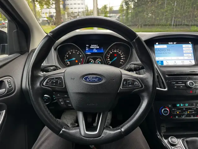 Ford Focus view 25