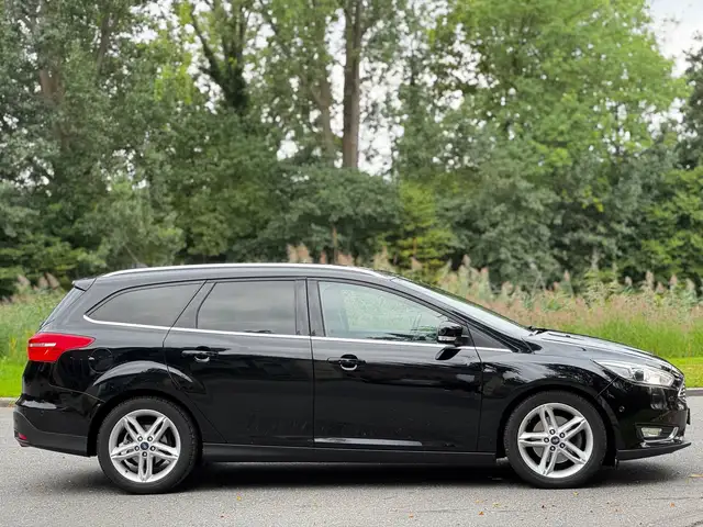 Ford Focus view 17