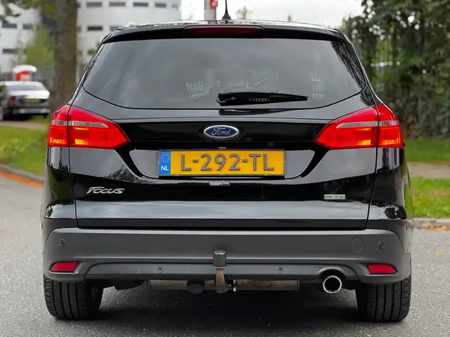 Ford Focus view 19