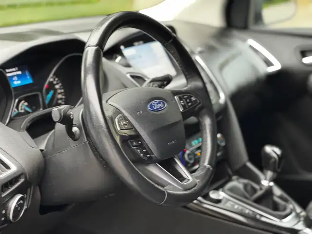 Ford Focus view 9