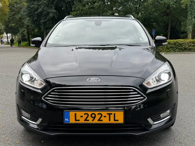 Ford Focus view 14