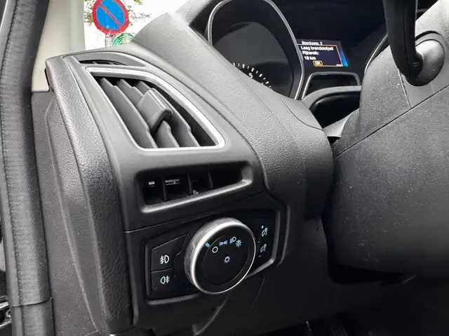 Ford Focus view 8