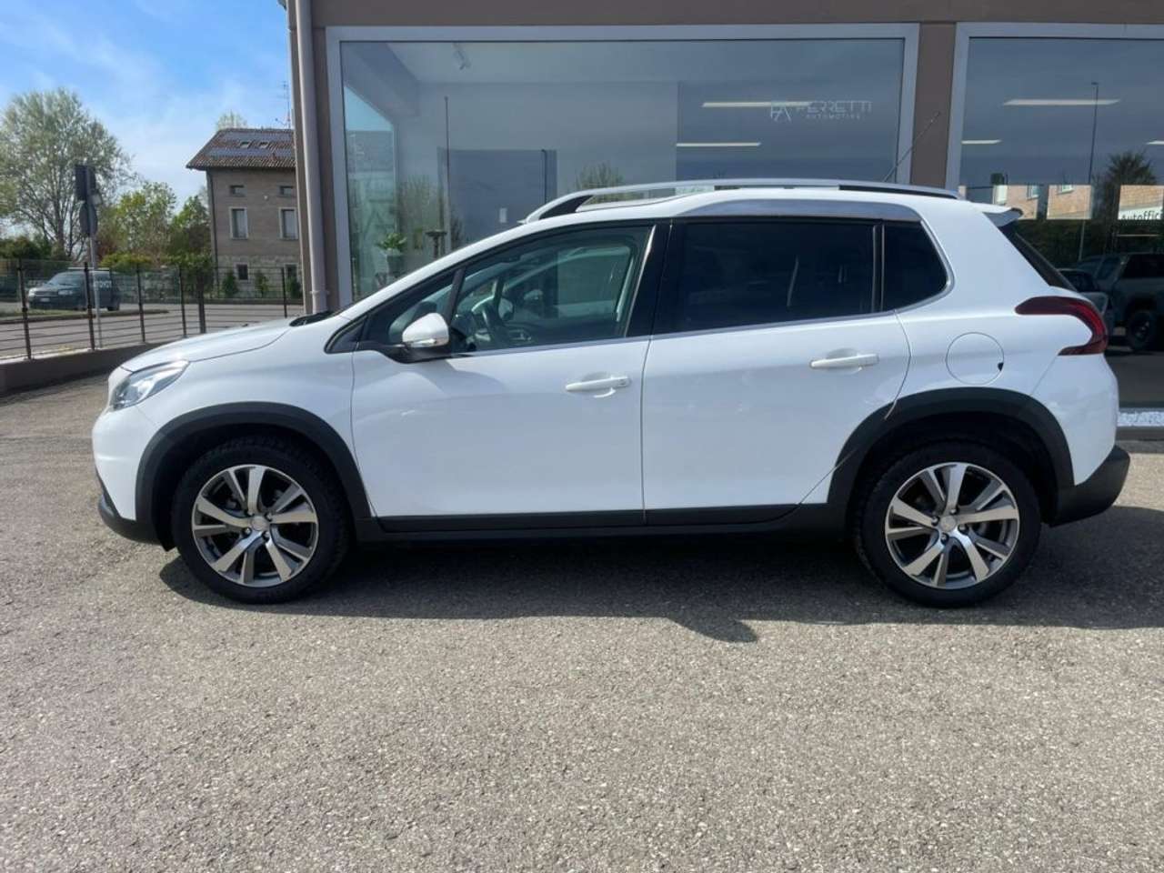 Peugeot 2008 BlueHDi 100cv Black Matt