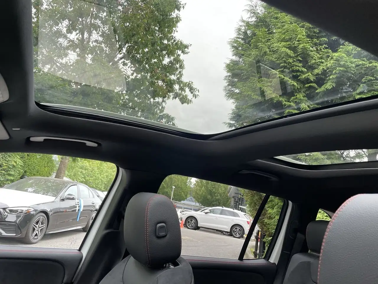 Mercedes-Benz GLB снимка Mercedes-Benz GLB