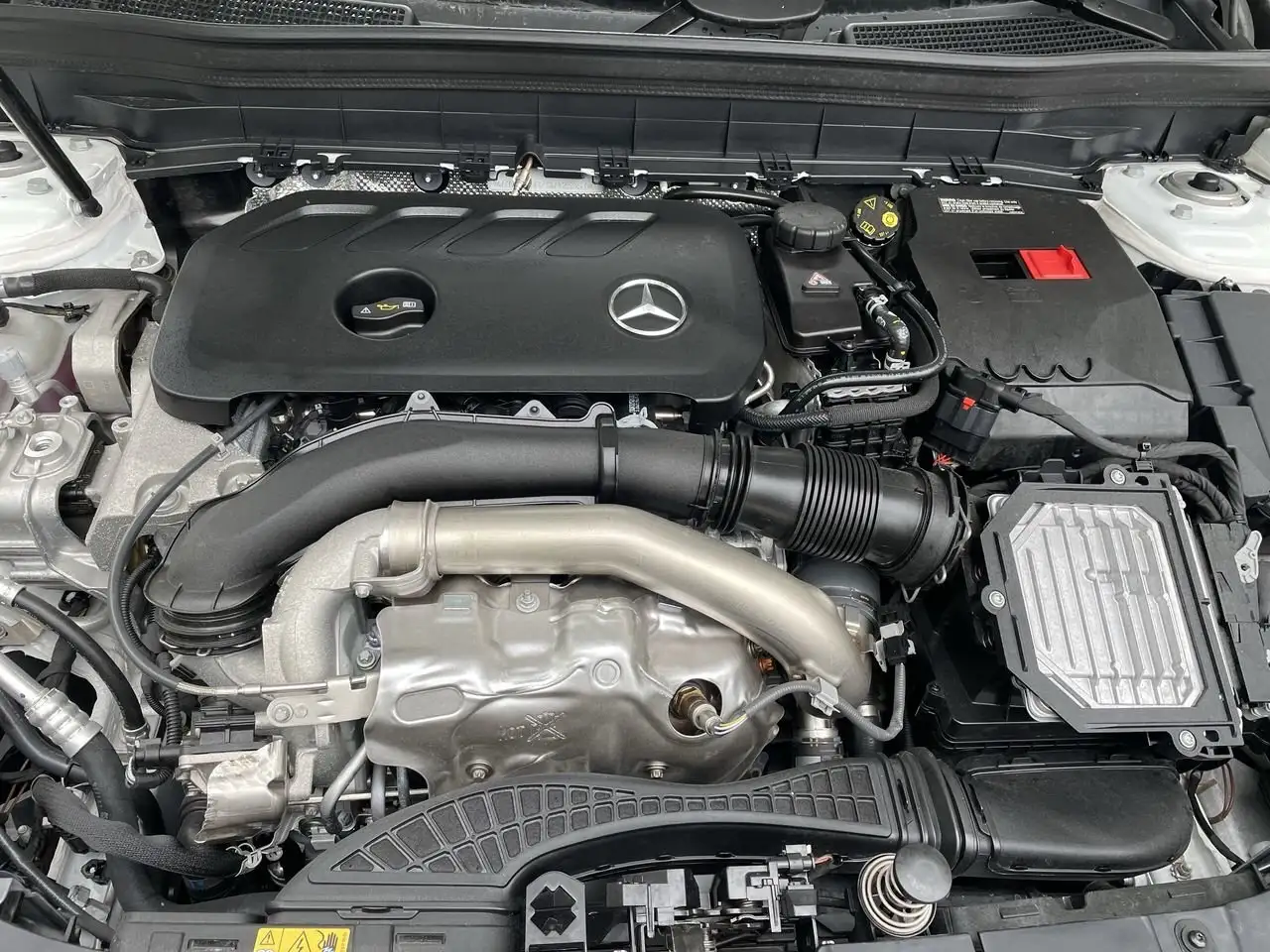 Mercedes-Benz GLB снимка Mercedes-Benz GLB