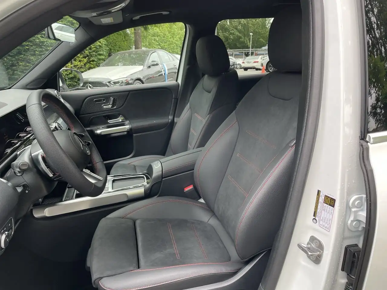 Mercedes-Benz GLB снимка Mercedes-Benz GLB