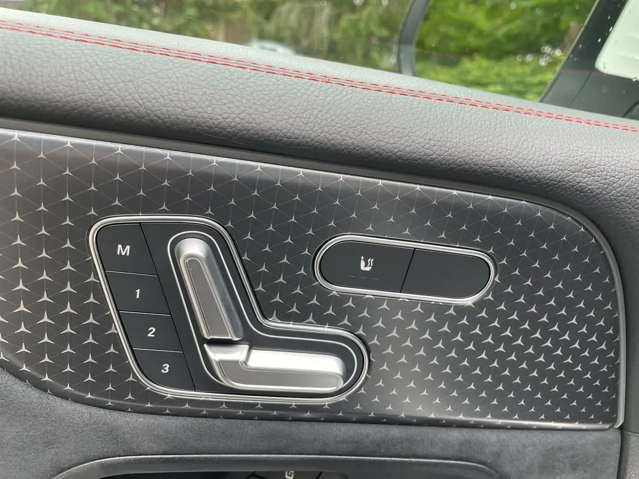 Mercedes-Benz GLB снимка Mercedes-Benz GLB