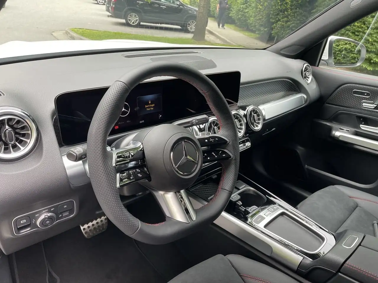 Mercedes-Benz GLB снимка Mercedes-Benz GLB
