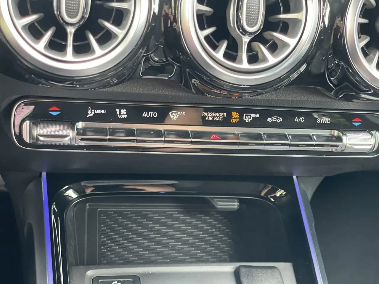Mercedes-Benz GLB снимка Mercedes-Benz GLB