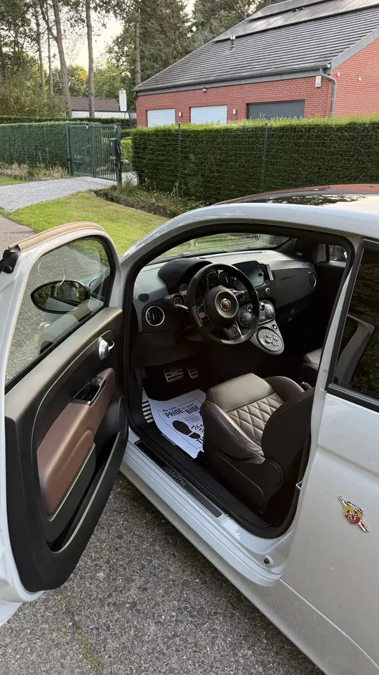 Abarth 695 2023