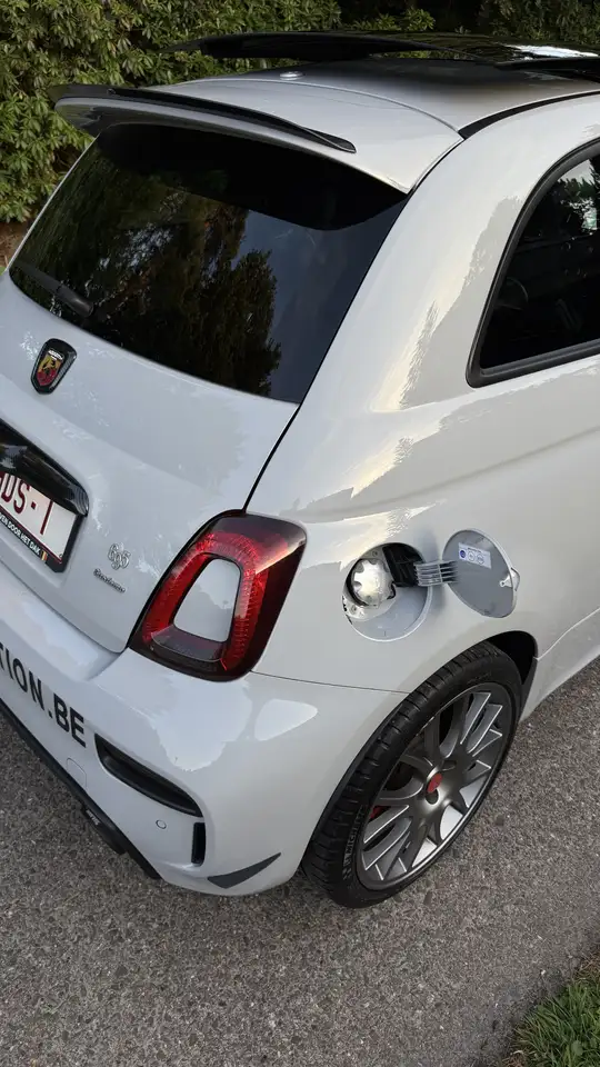 Abarth 695 2023 — фото 12