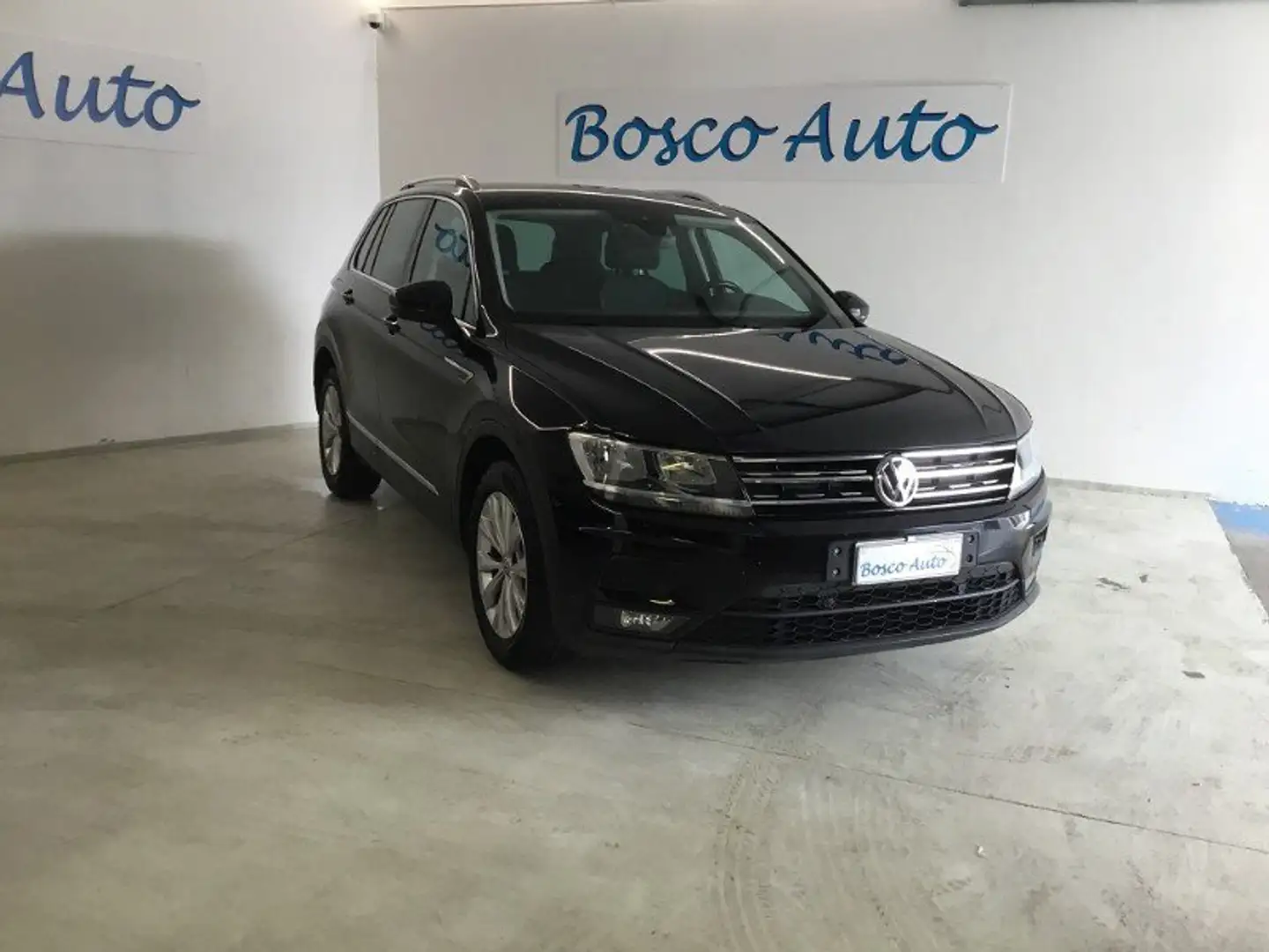 Volkswagen Tiguan Tiguan 1.6 TDI SCR Business BlueMotion Technology Zwart - 1