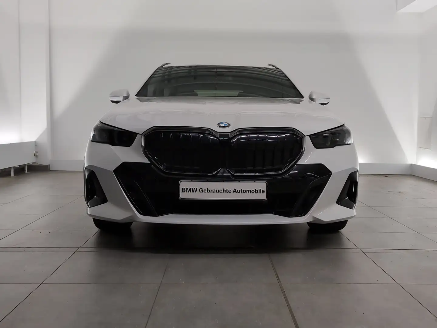 BMW 520 d Tour M Sport Navi/LED/AHK/HiFi/KomfZg/DAB Navi/L Weiß - 2