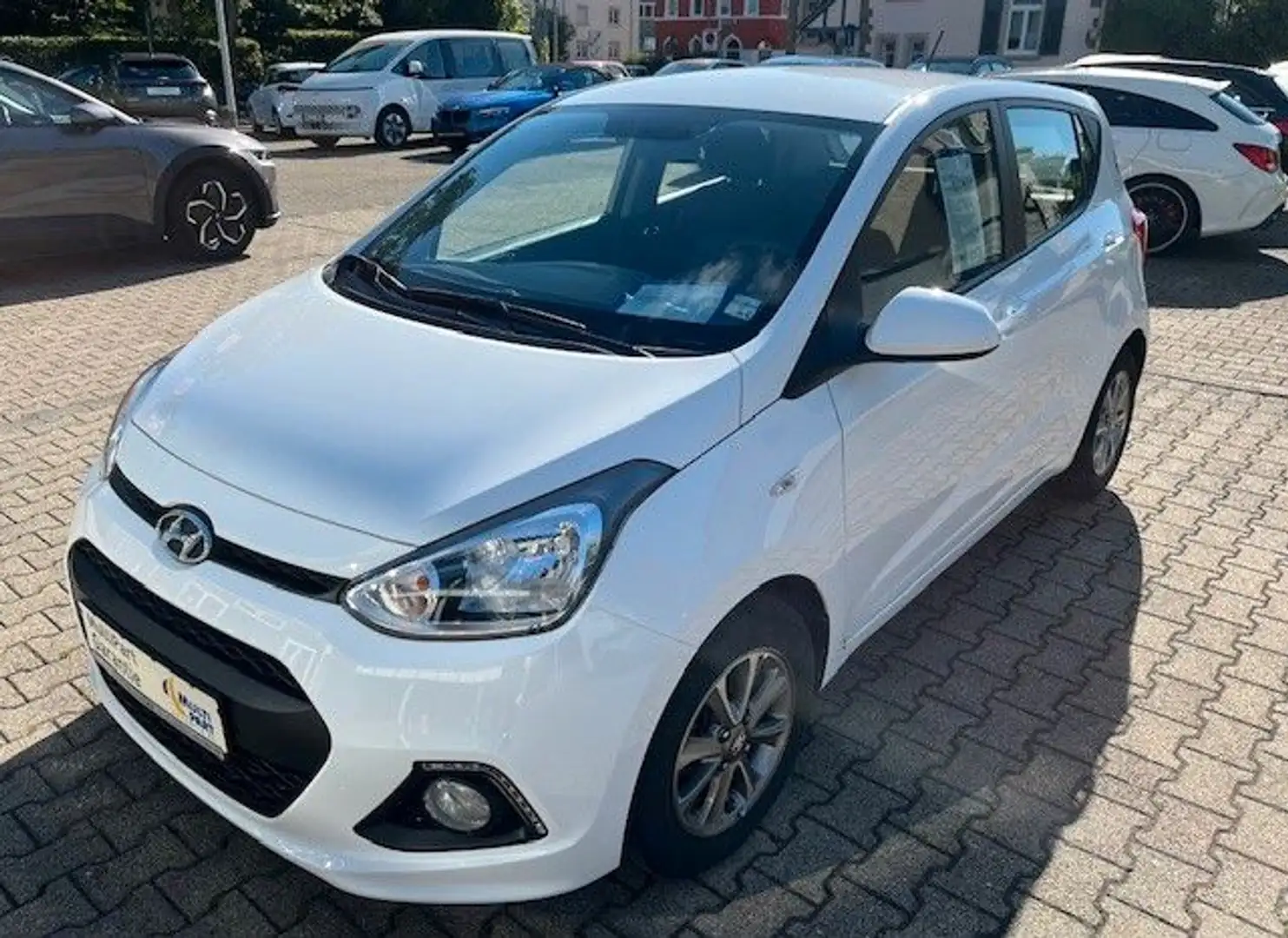 Hyundai i10 1.0  YES! Silver Wit - 1