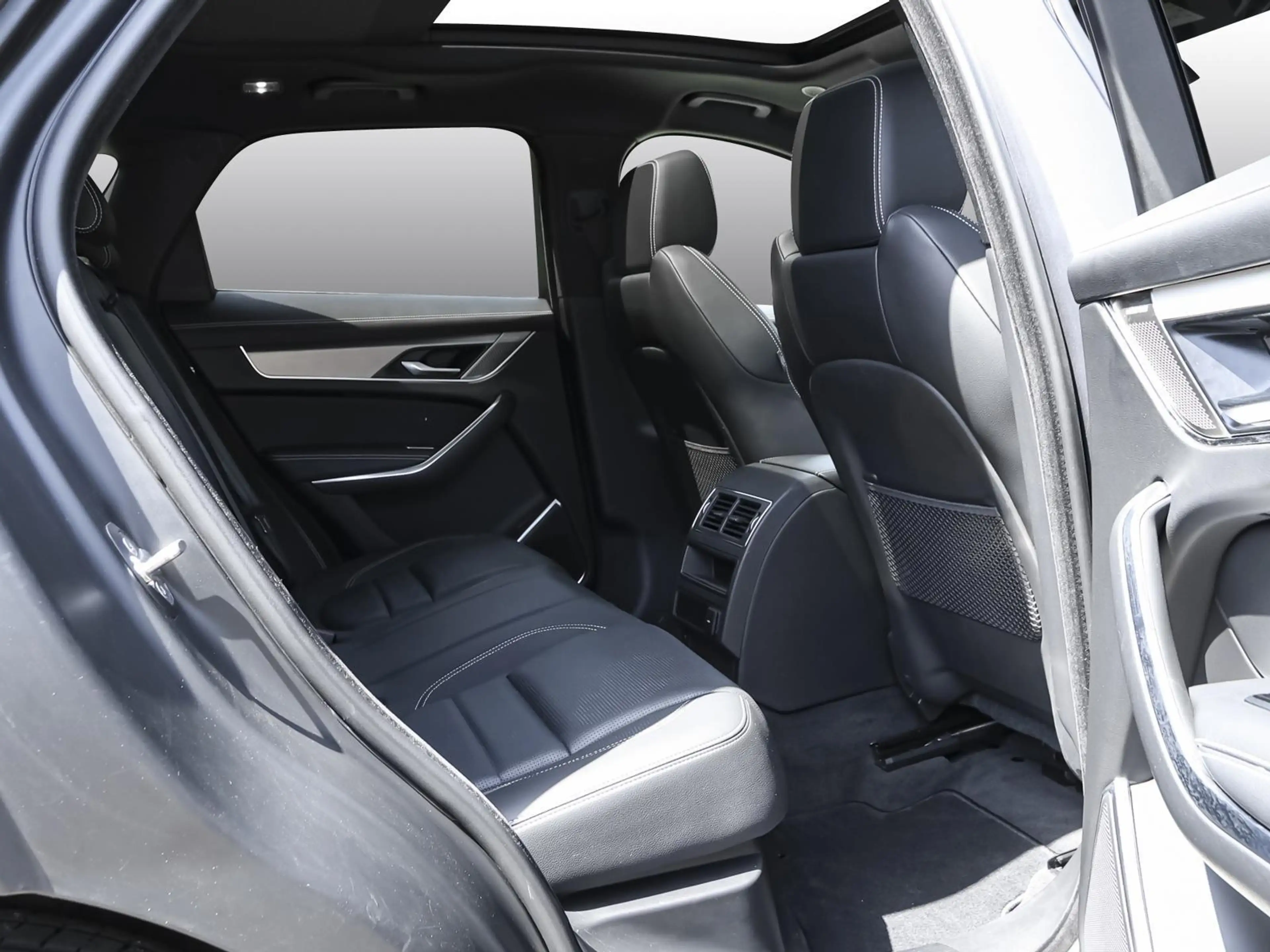 Jaguar F-Pace D300 R-Dynamic SE AWD NAVI BLACK PACK AHK — photo 4