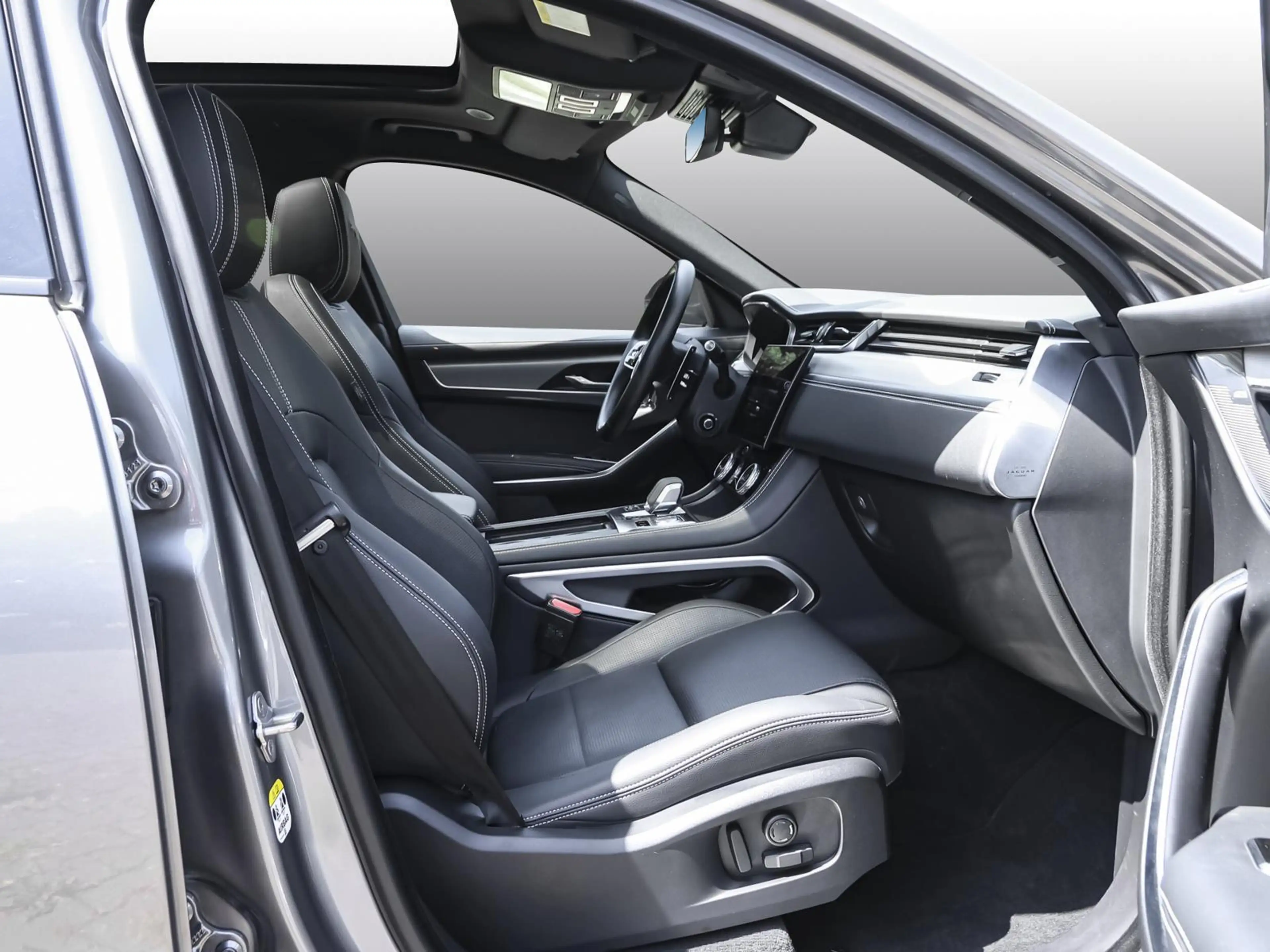 Jaguar F-Pace D300 R-Dynamic SE AWD NAVI BLACK PACK AHK — photo 3