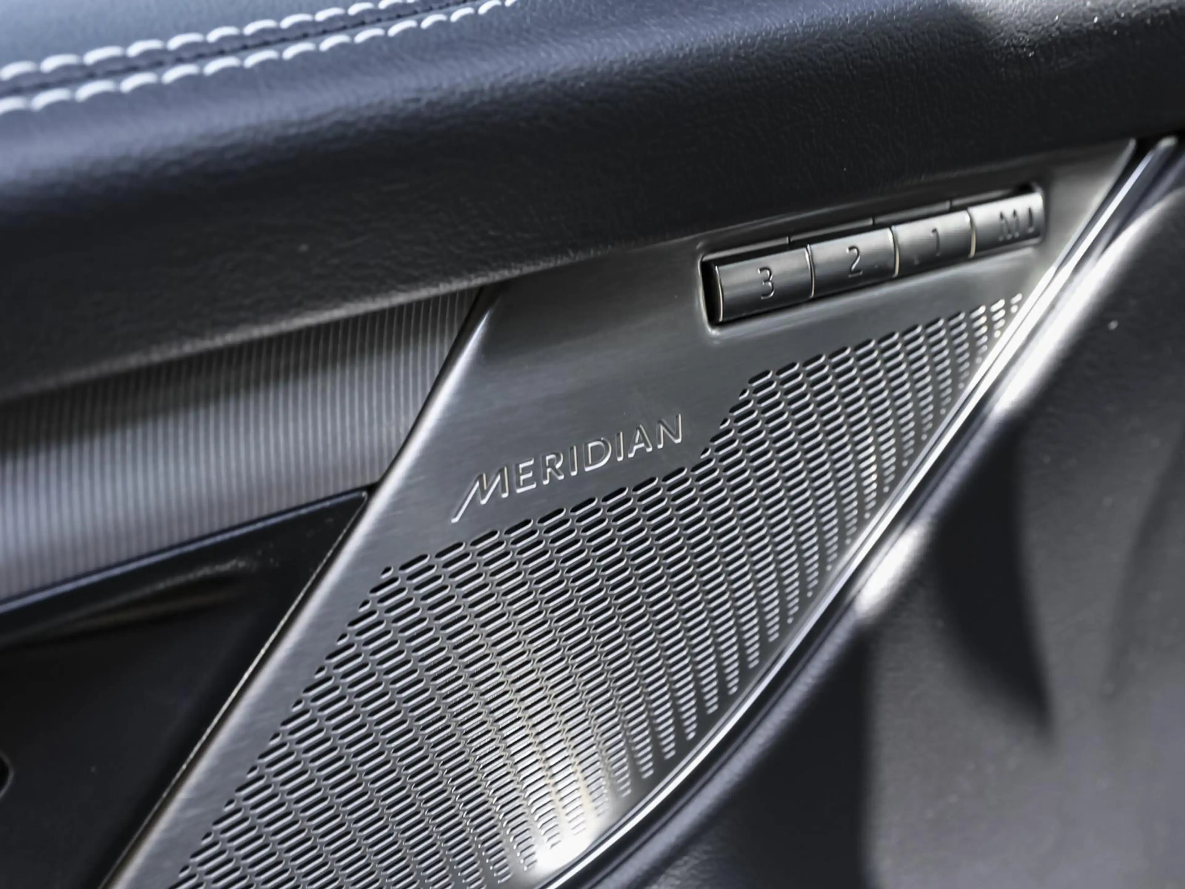 Jaguar F-Pace D300 R-Dynamic SE AWD NAVI BLACK PACK AHK — photo 10