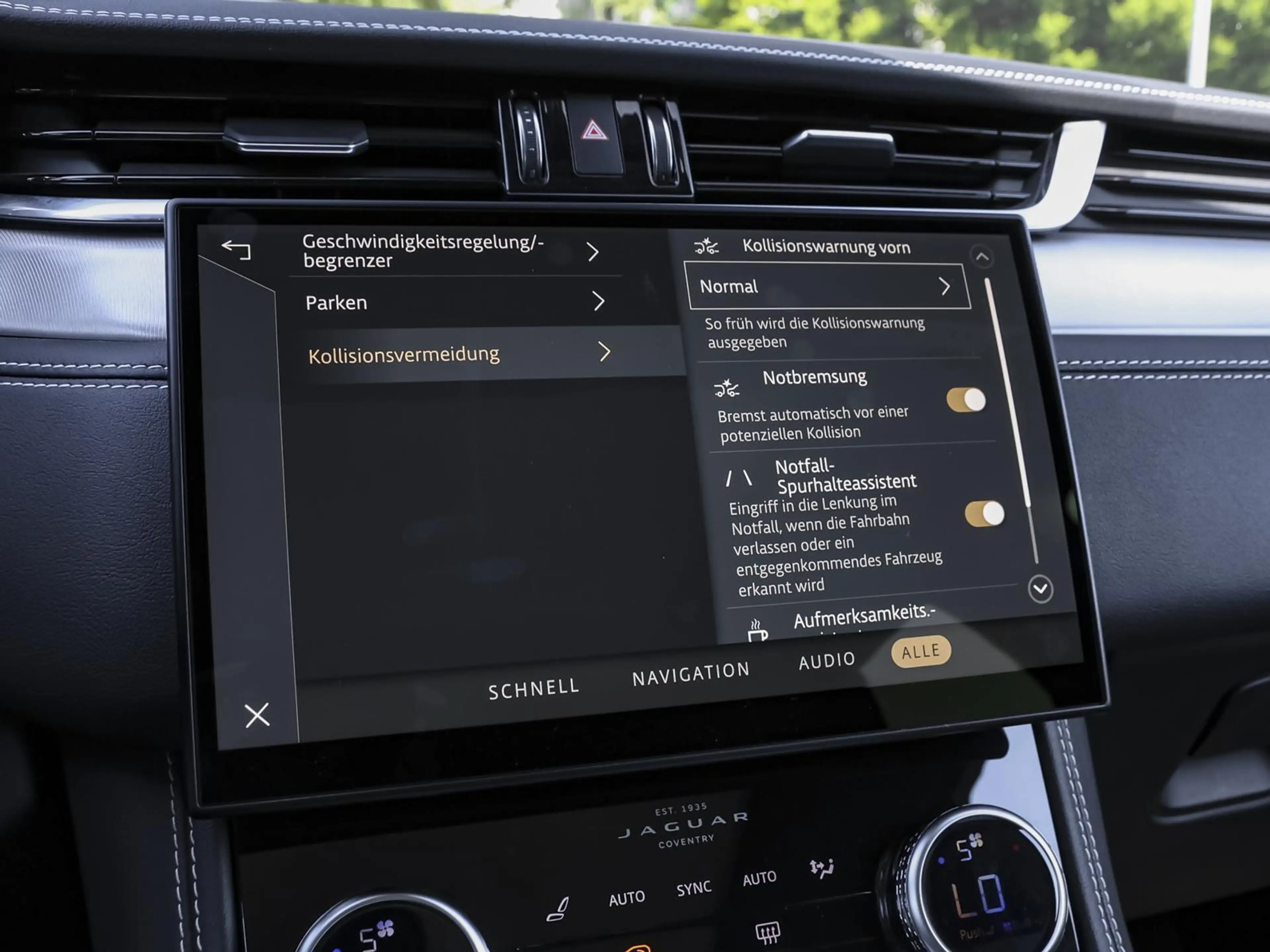 Jaguar F-Pace D300 R-Dynamic SE AWD NAVI BLACK PACK AHK — photo 14
