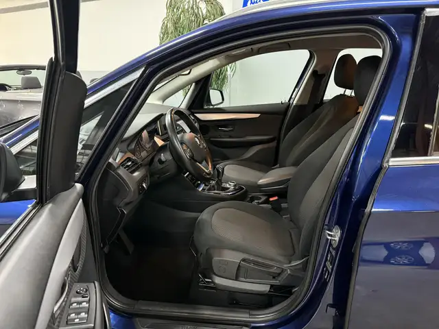 BMW 2 Series view 5