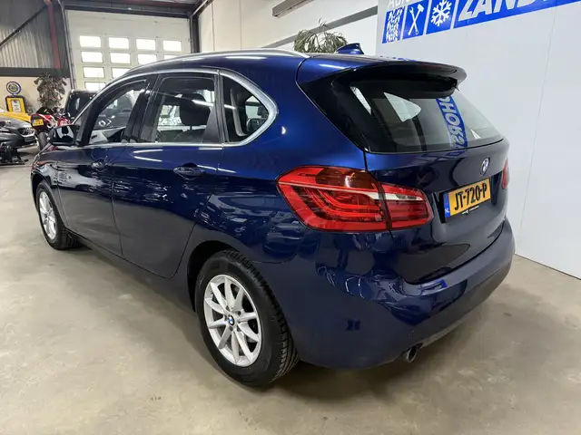 BMW 2 Series view 2