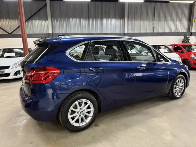 BMW 2 Series view 3