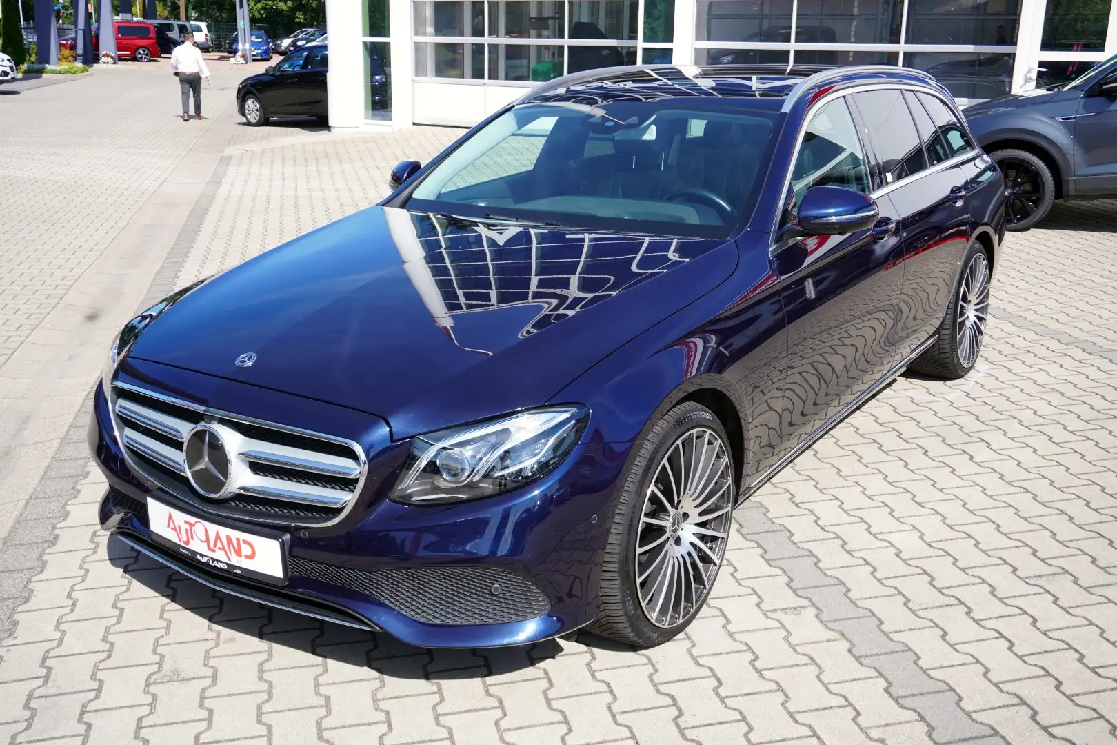 Mercedes-Benz E 200 E400 4Matic T-Modell LED Navi AHK Android Apple Blau - 2