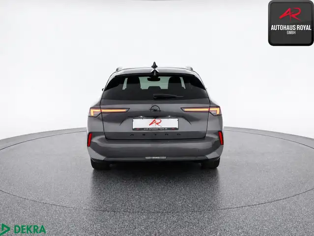 Opel Astra view 4
