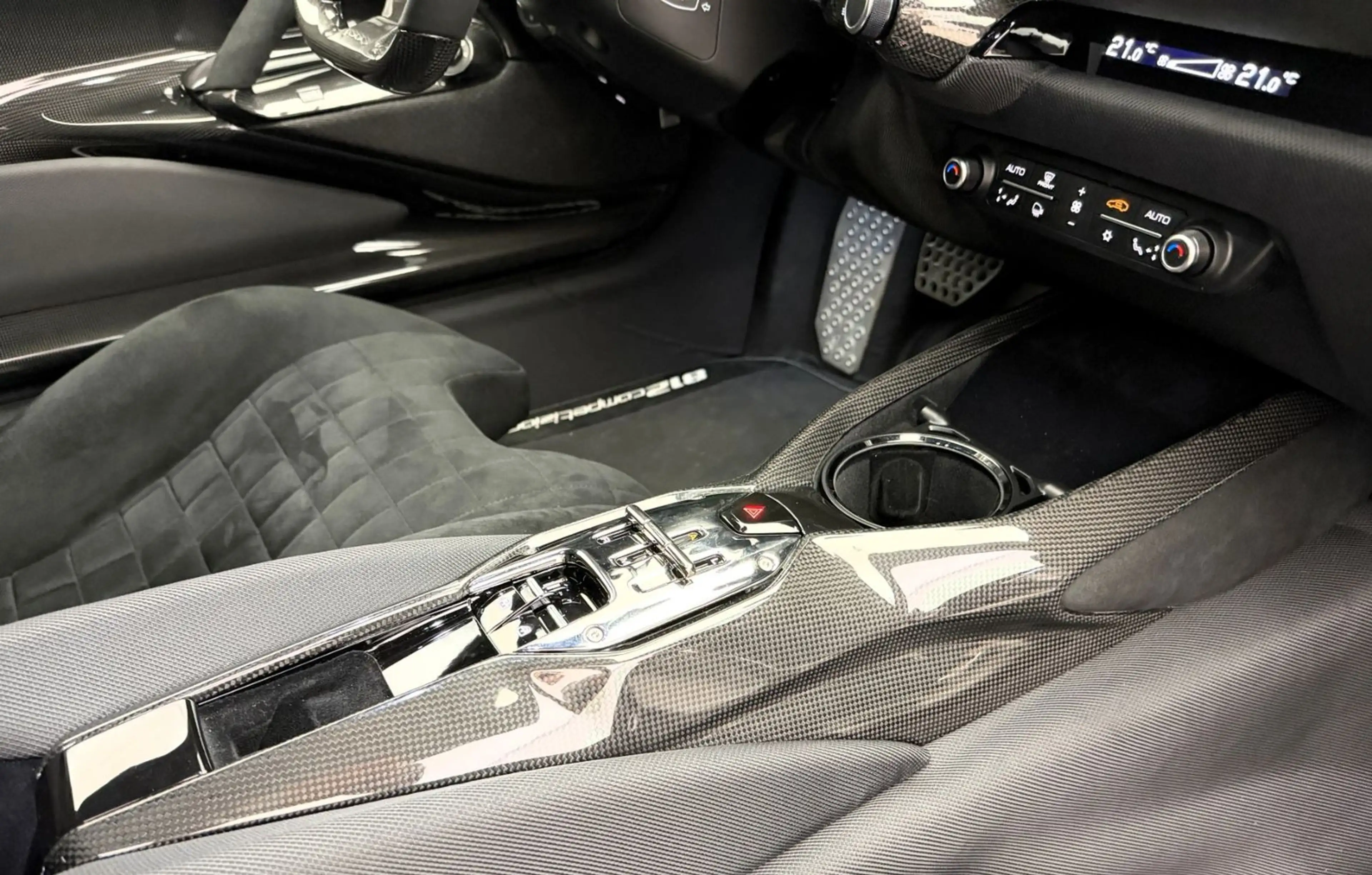 Ferrari 812 Competizione — photo 15