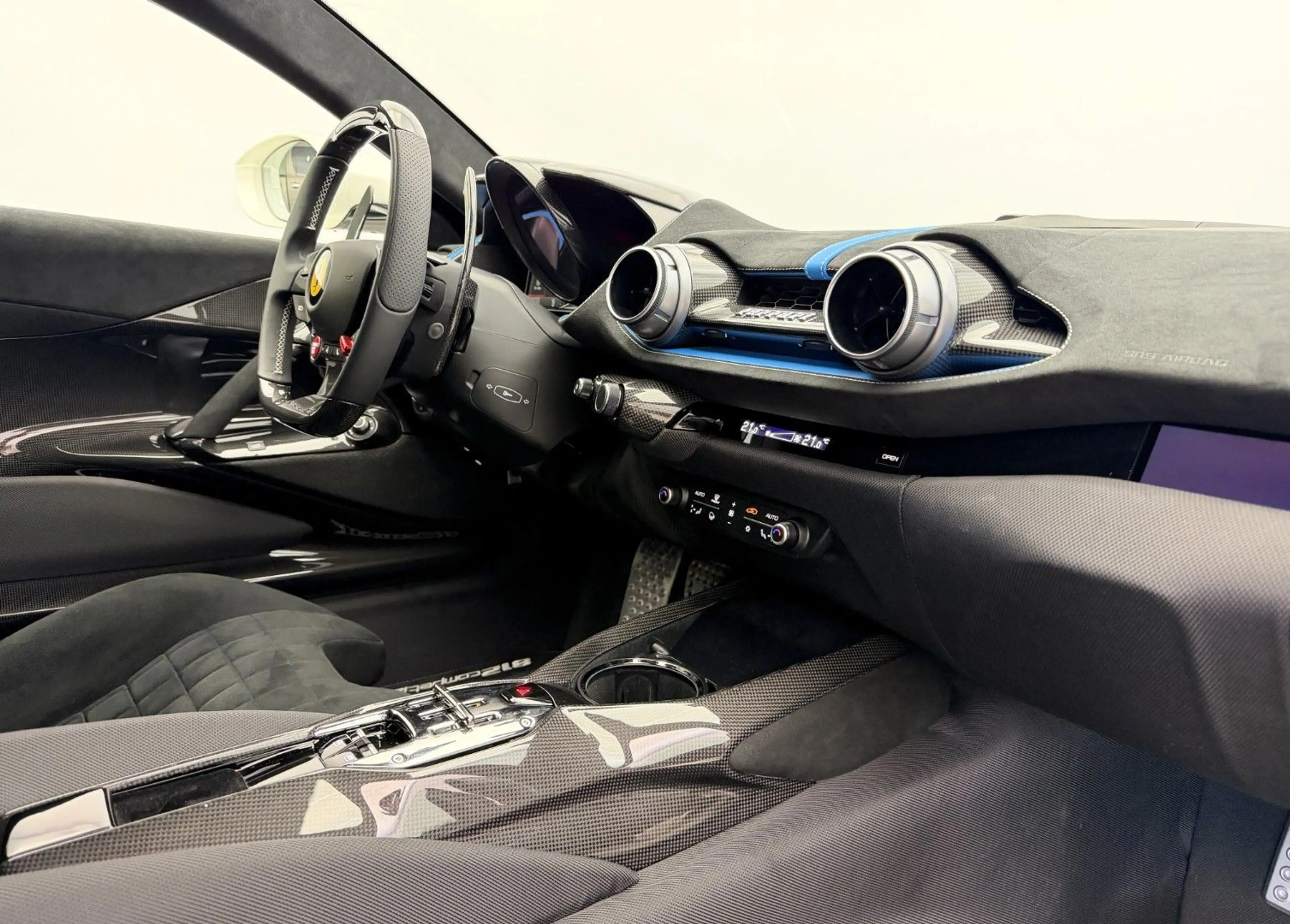 Ferrari 812 Competizione — photo 10