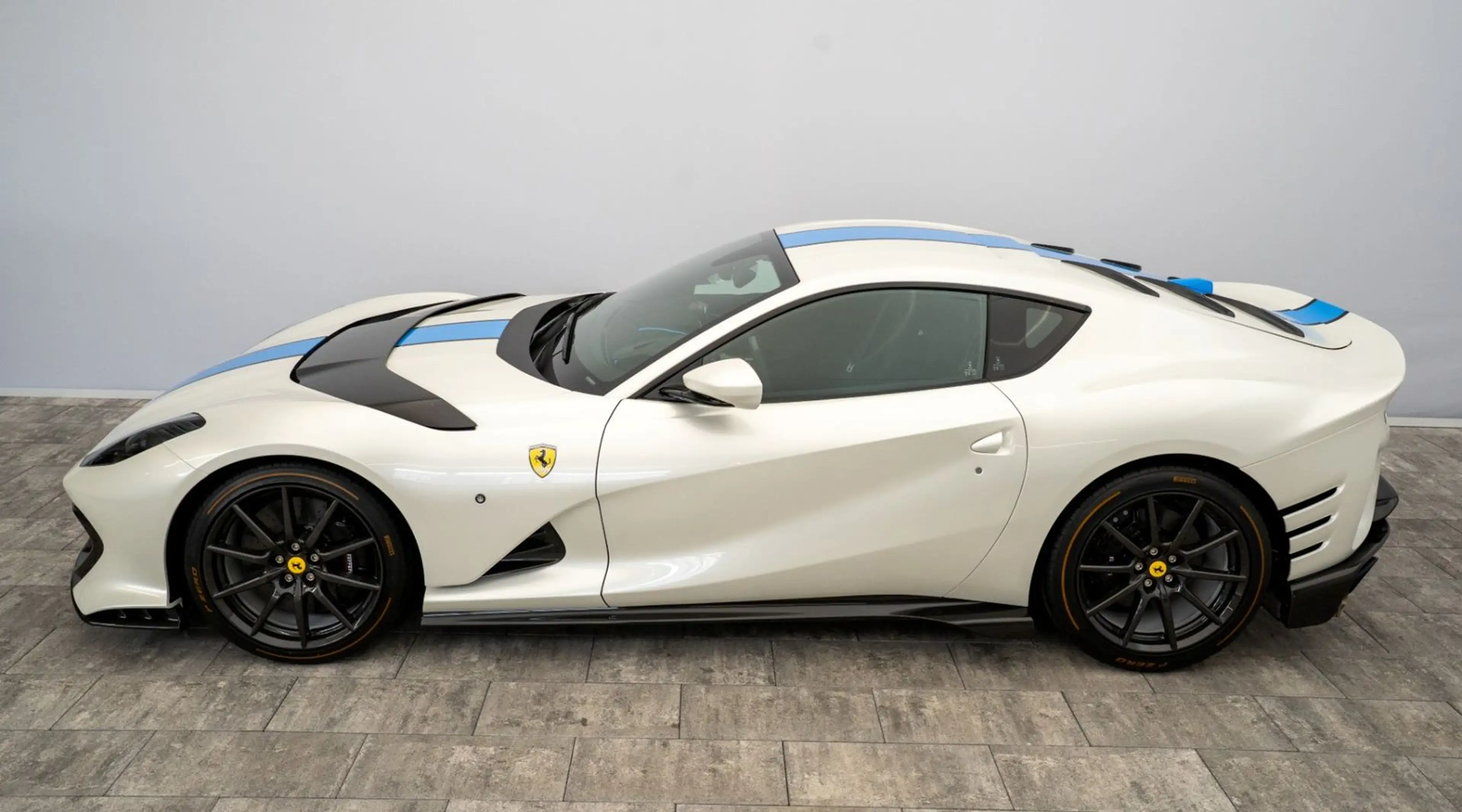 Ferrari 812 Competizione — photo 6