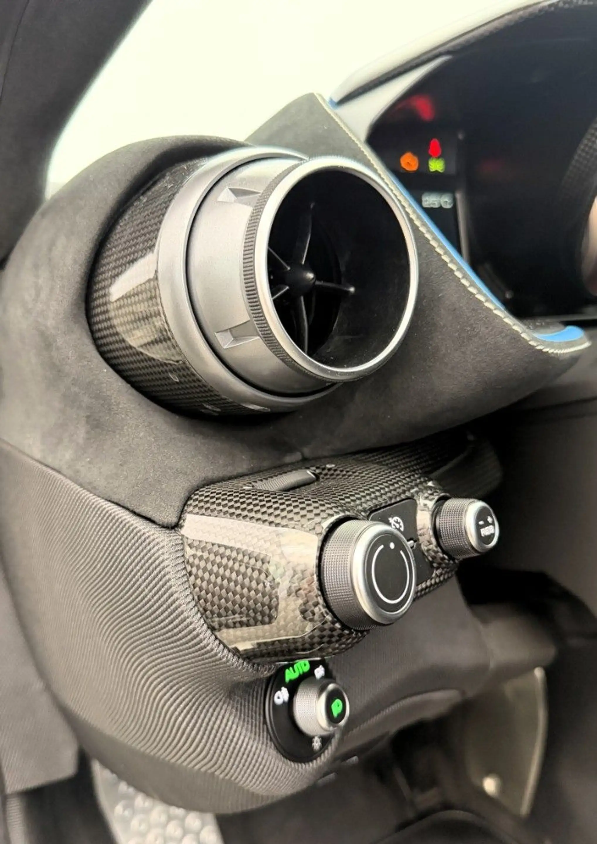 Ferrari 812 Competizione — photo 12
