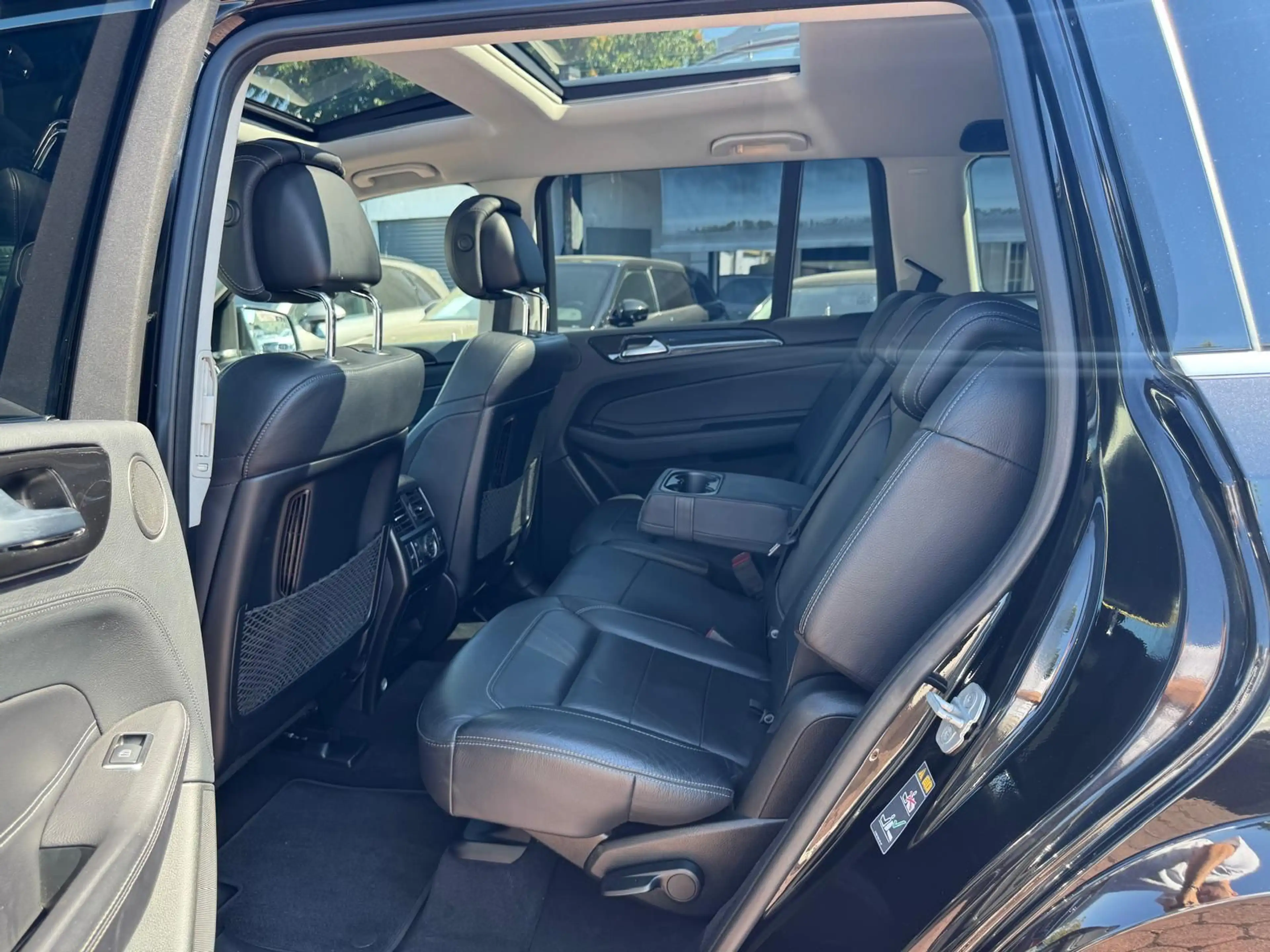 Mercedes-Benz GLS 350 d 4Matic AMG Line 7-SITZ PANO DISTR 360° — photo 11