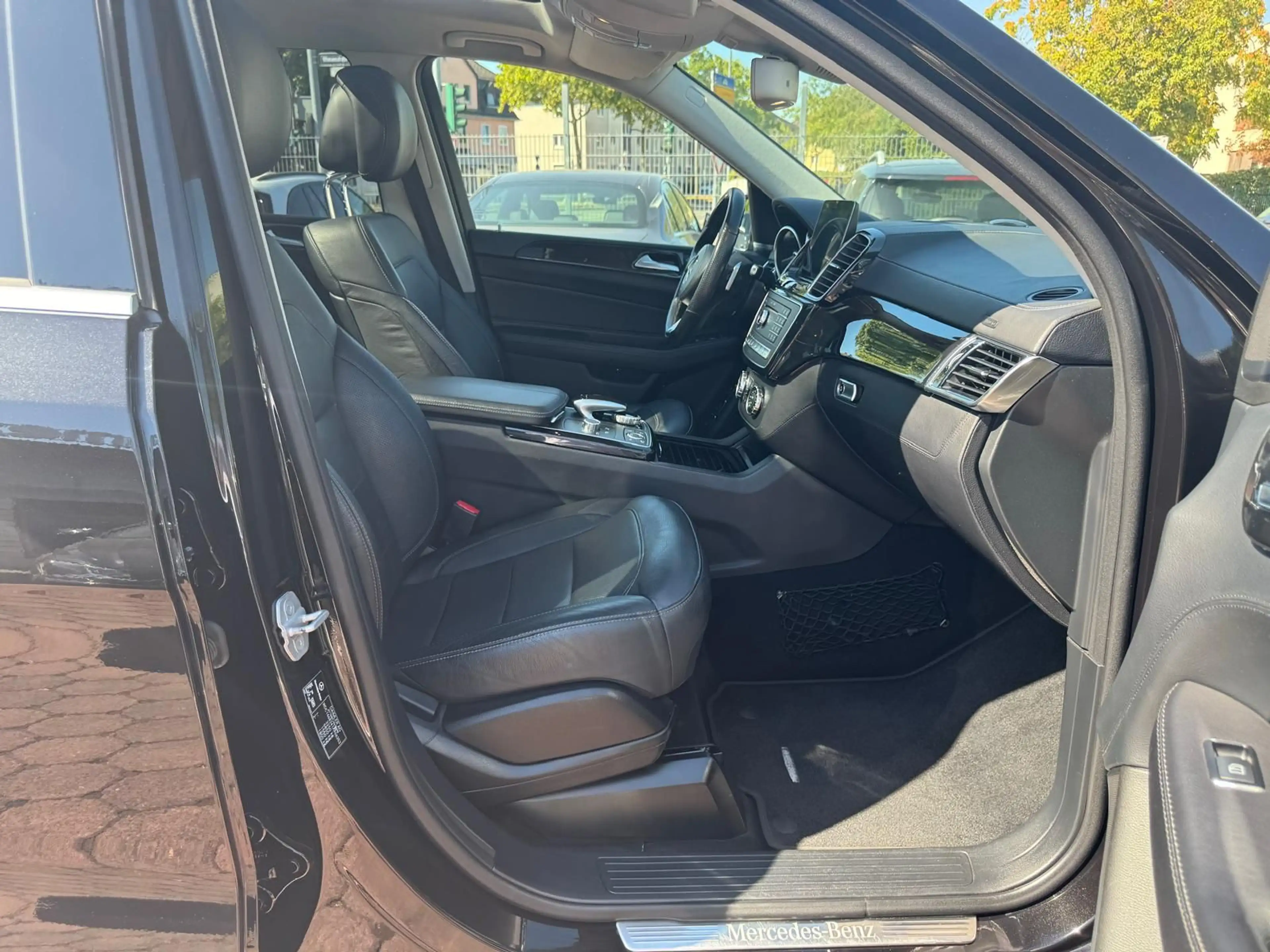 Mercedes-Benz GLS 350 d 4Matic AMG Line 7-SITZ PANO DISTR 360° — photo 14
