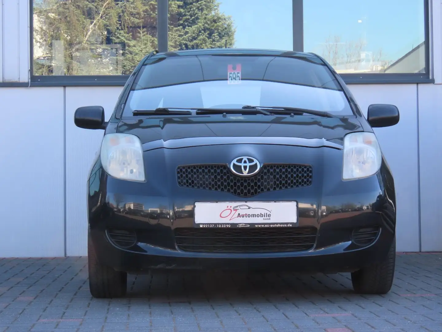 Toyota Yaris Luna 1,3-l-VVT-i Schwarz - 2