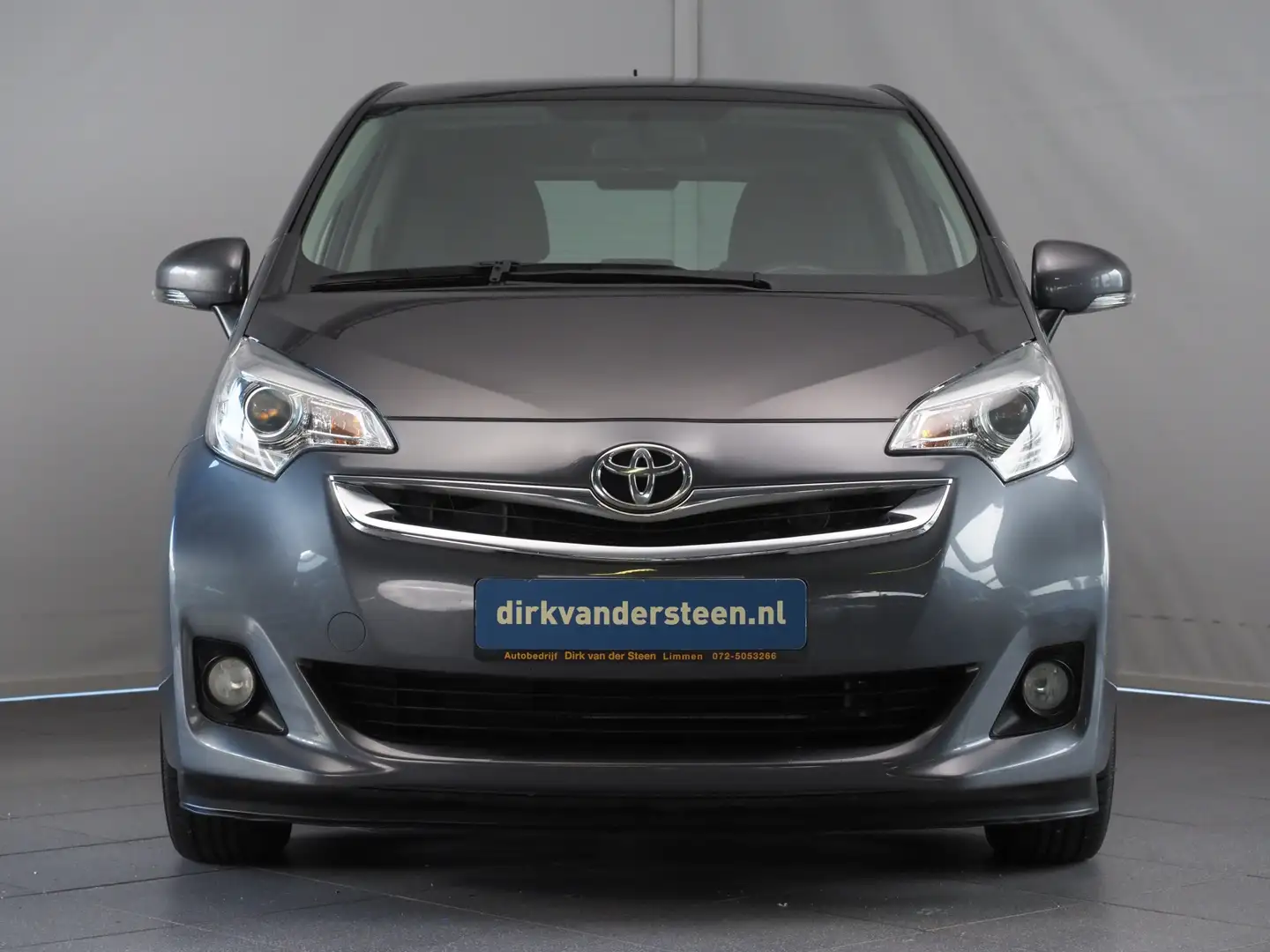 Toyota Verso-S 1.3 VVT-i Trend | Cruise Control | Achteruitrijcam Grijs - 2