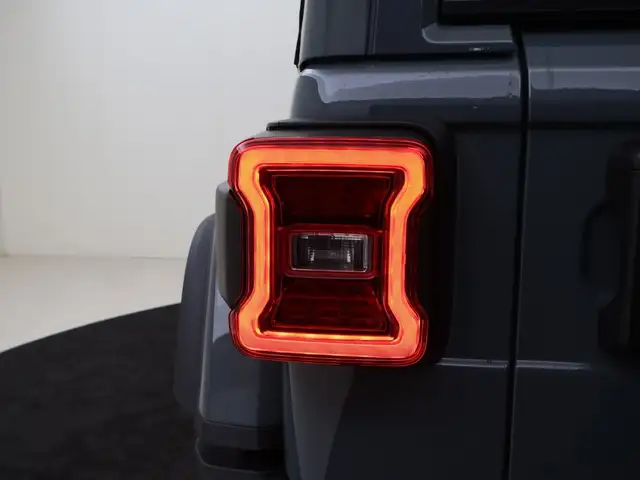 Jeep Wrangler view 11