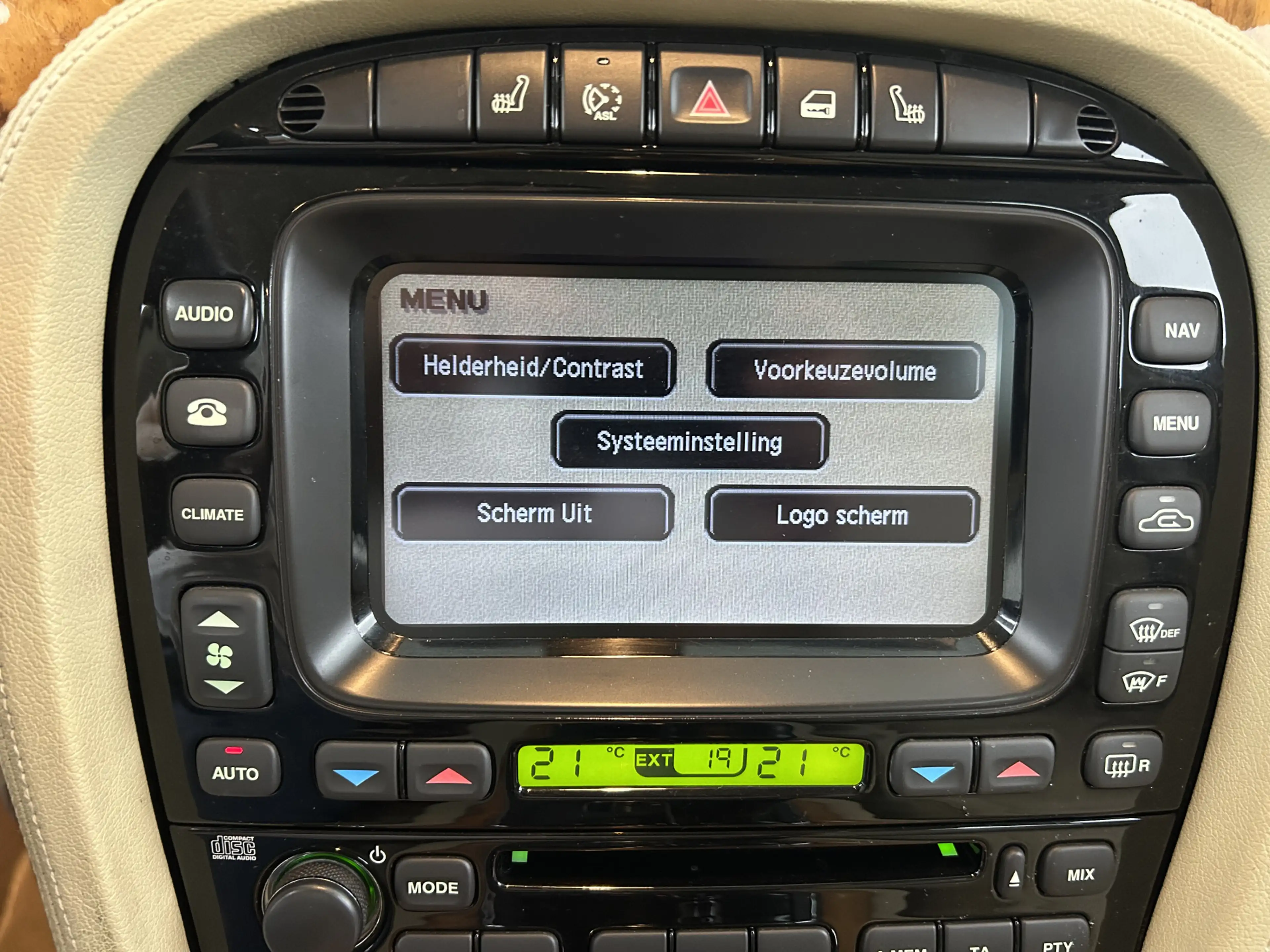 Jaguar XJ 3.5 V8 ORG NL/1STE Eigenaar/memory stoelen/Leder/1 — photo 24