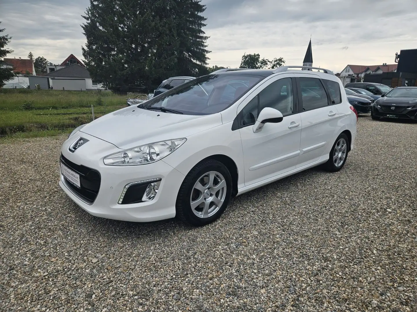 Peugeot 308 SW Allure Automatik, SHZ,Navi,8-fach,AHK Weiß - 1
