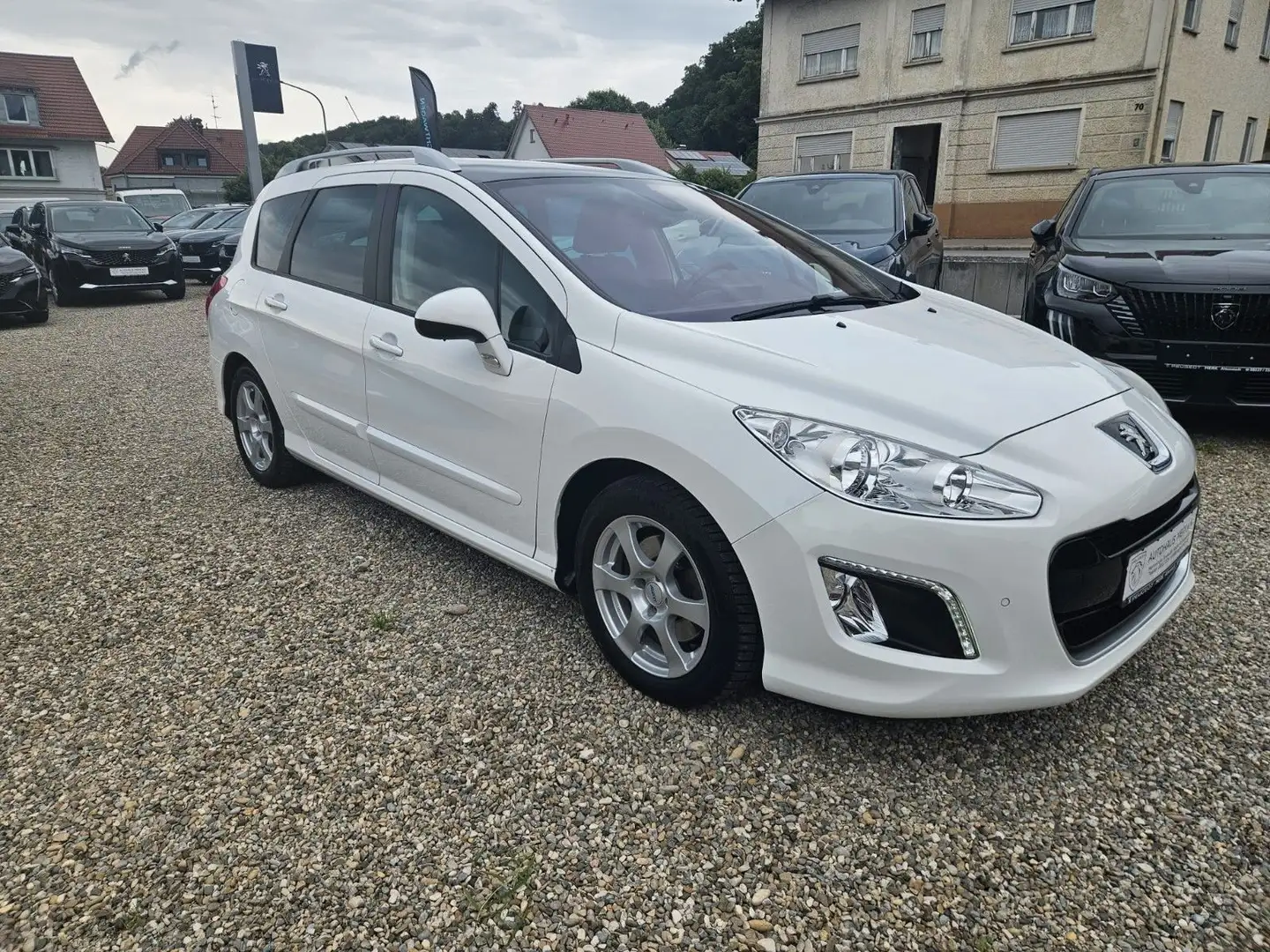 Peugeot 308 SW Allure Automatik, SHZ,Navi,8-fach,AHK Weiß - 2