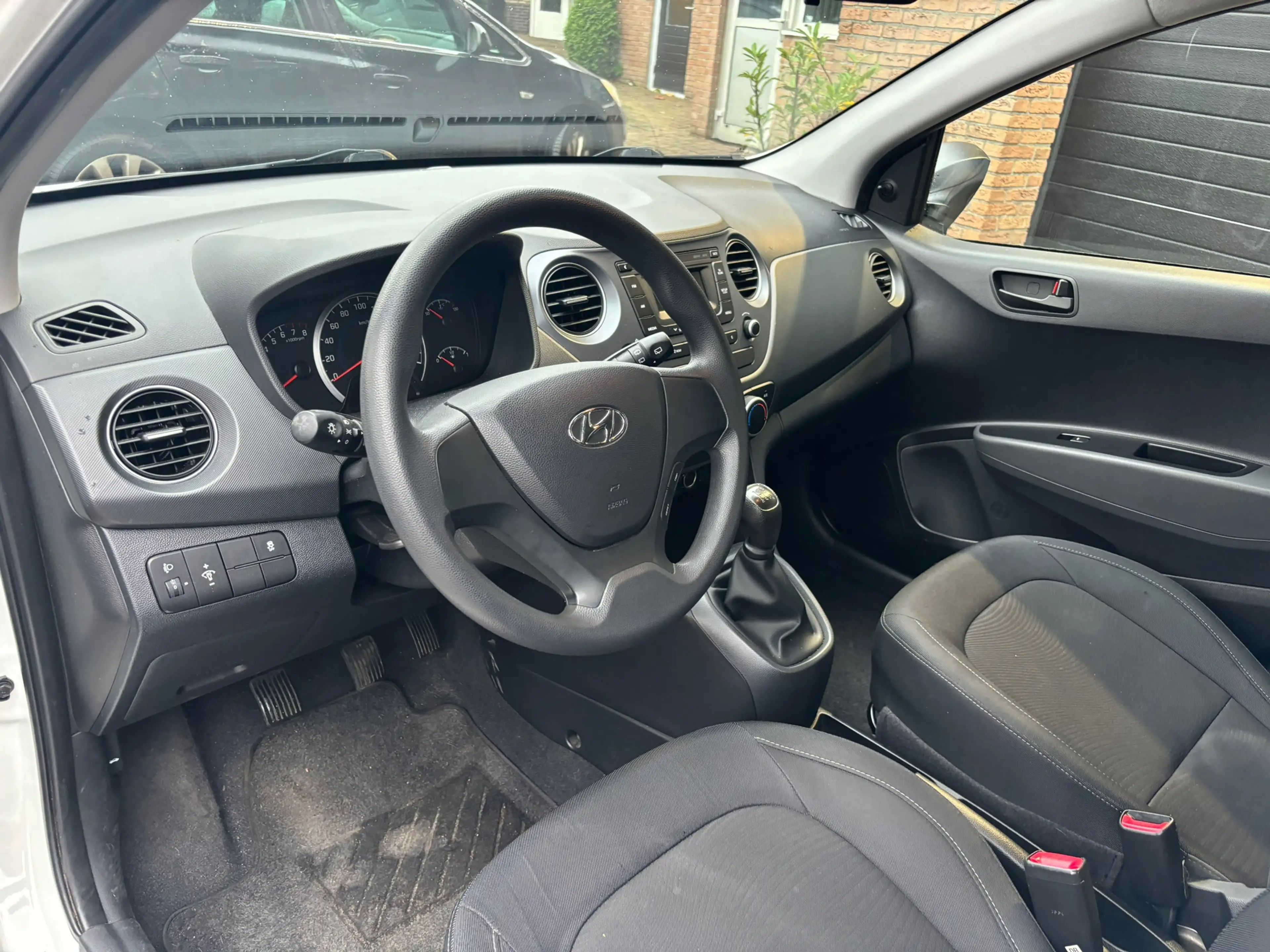 Hyundai i10 1.0i i-Motion — photo 8