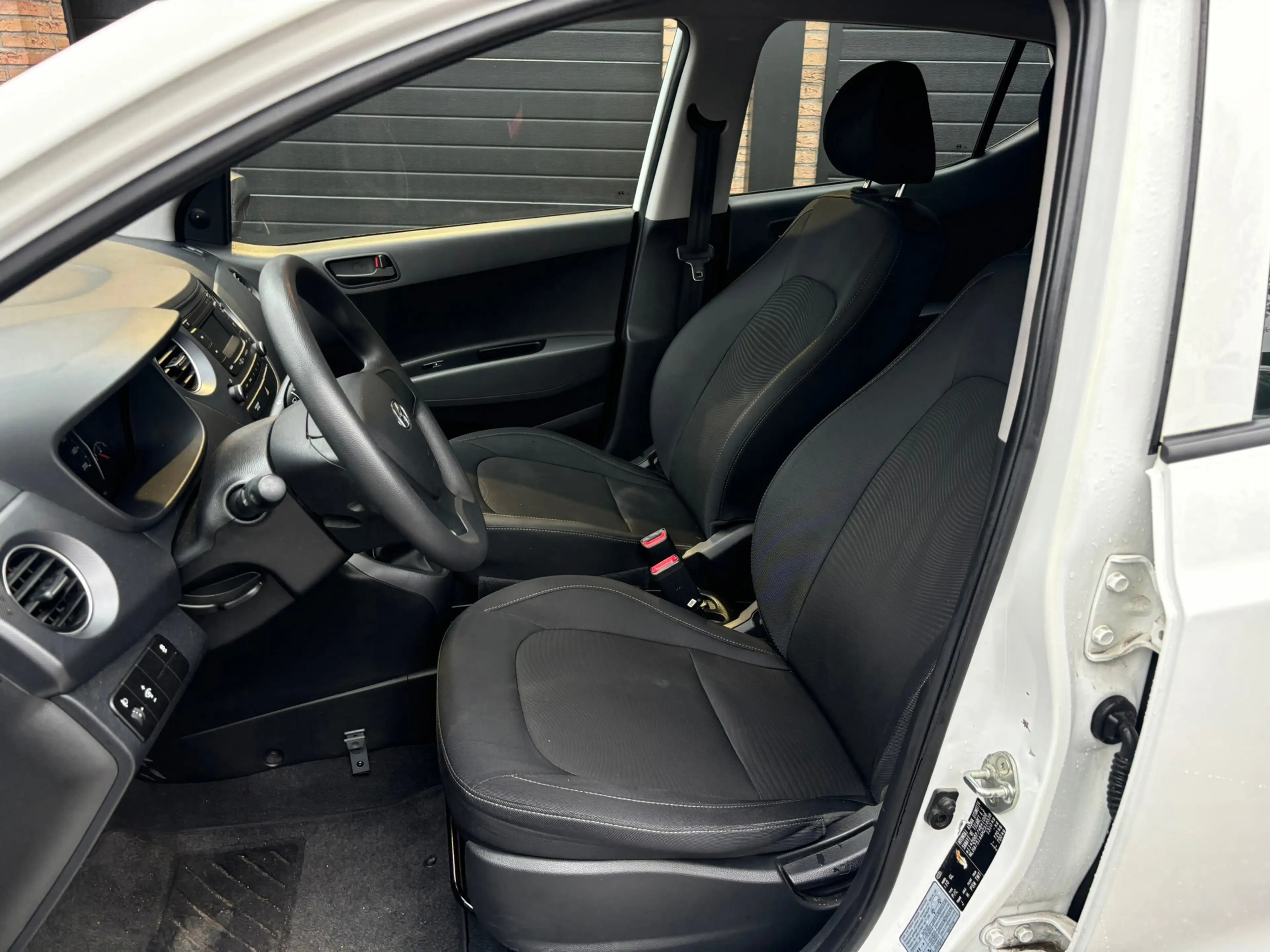 Hyundai i10 1.0i i-Motion — photo 7