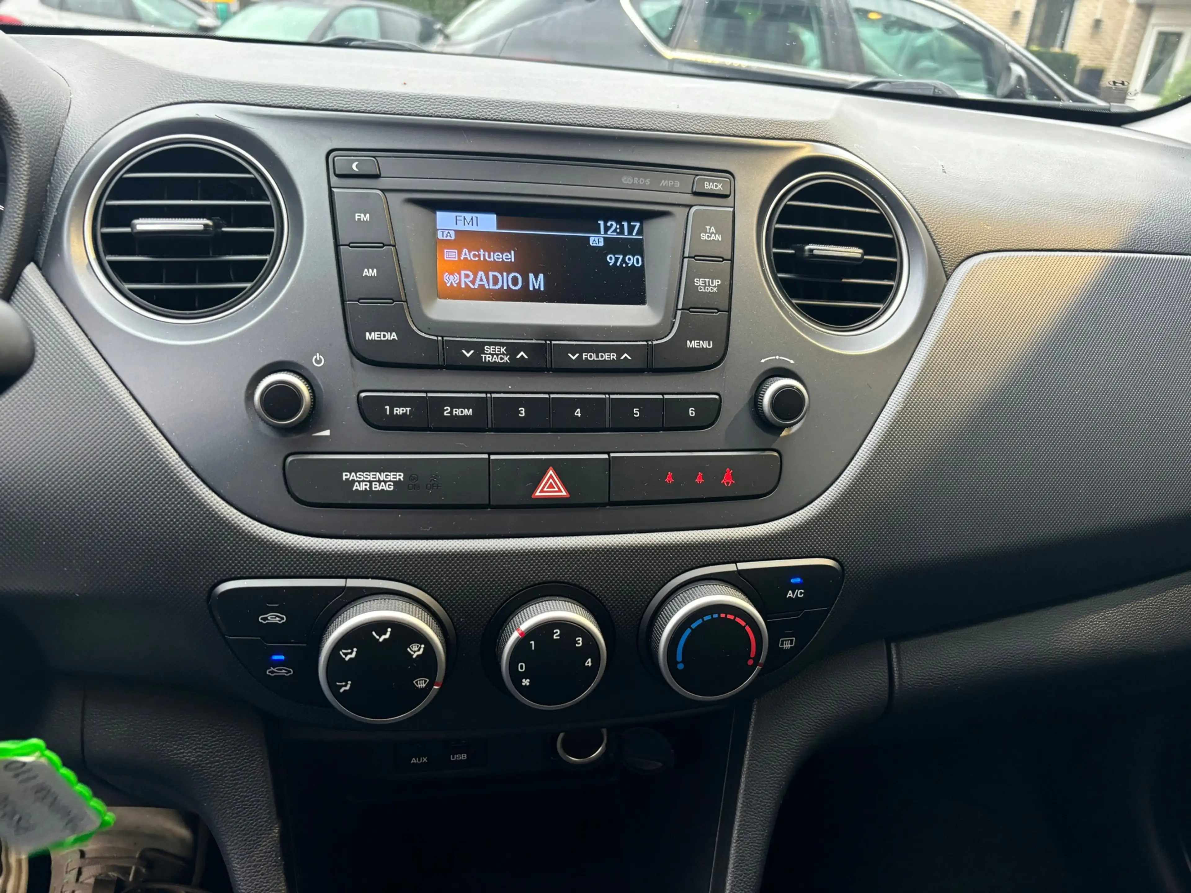 Hyundai i10 1.0i i-Motion — photo 9