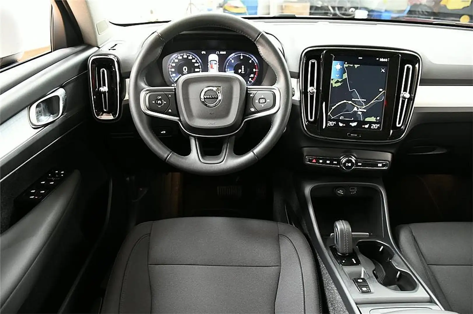 Volvo XC40 D3 Momentum Pro Geartronic Blanc - 2