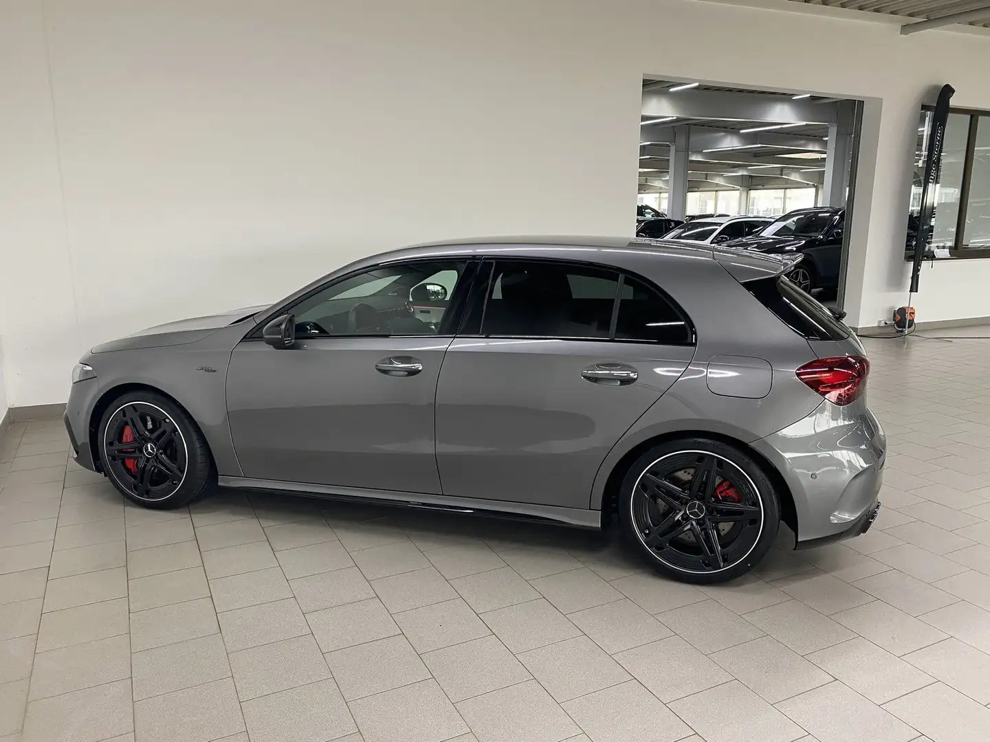 Mercedes-Benz A 45 AMG AMG A 45 S 4M NIGHT II+BURMESTER+DIST+KEY+KAM+19 Grau - 2