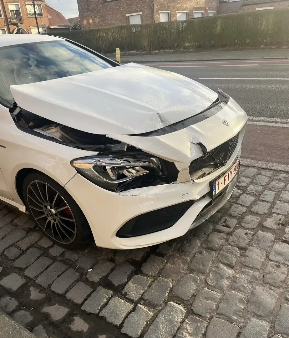 Mercedes-Benz CLA 220 amg pack (edition) - 1
