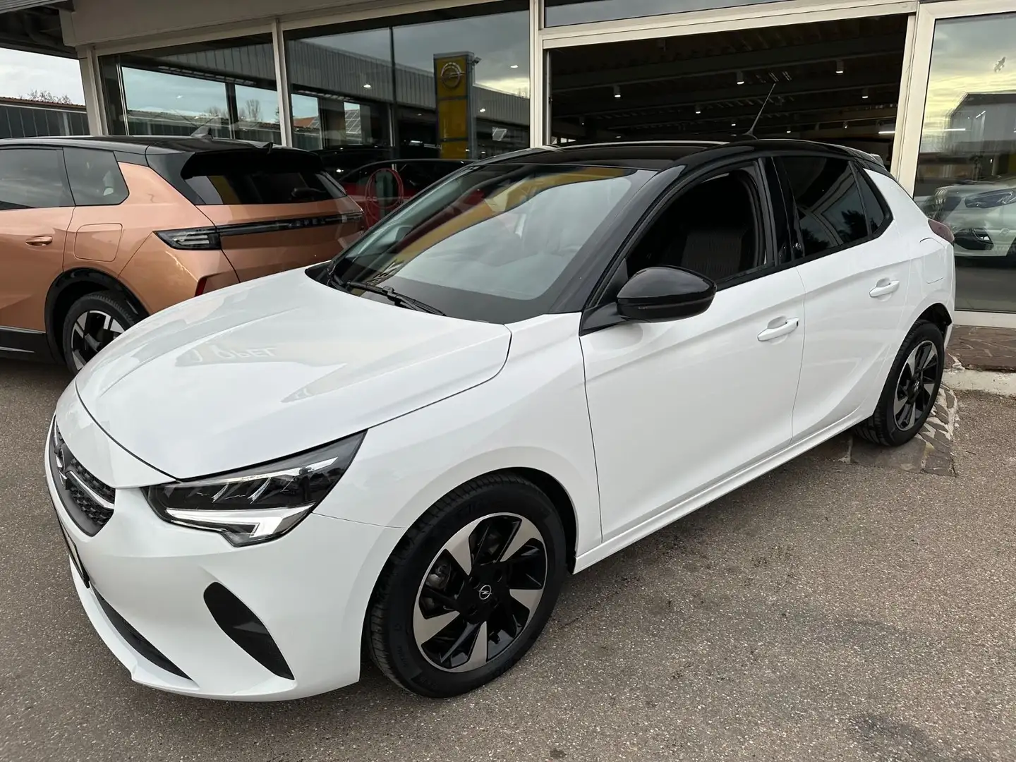 Opel Corsa F e Edition+Intelly+SHZ+LHZ+ Bílá - 2