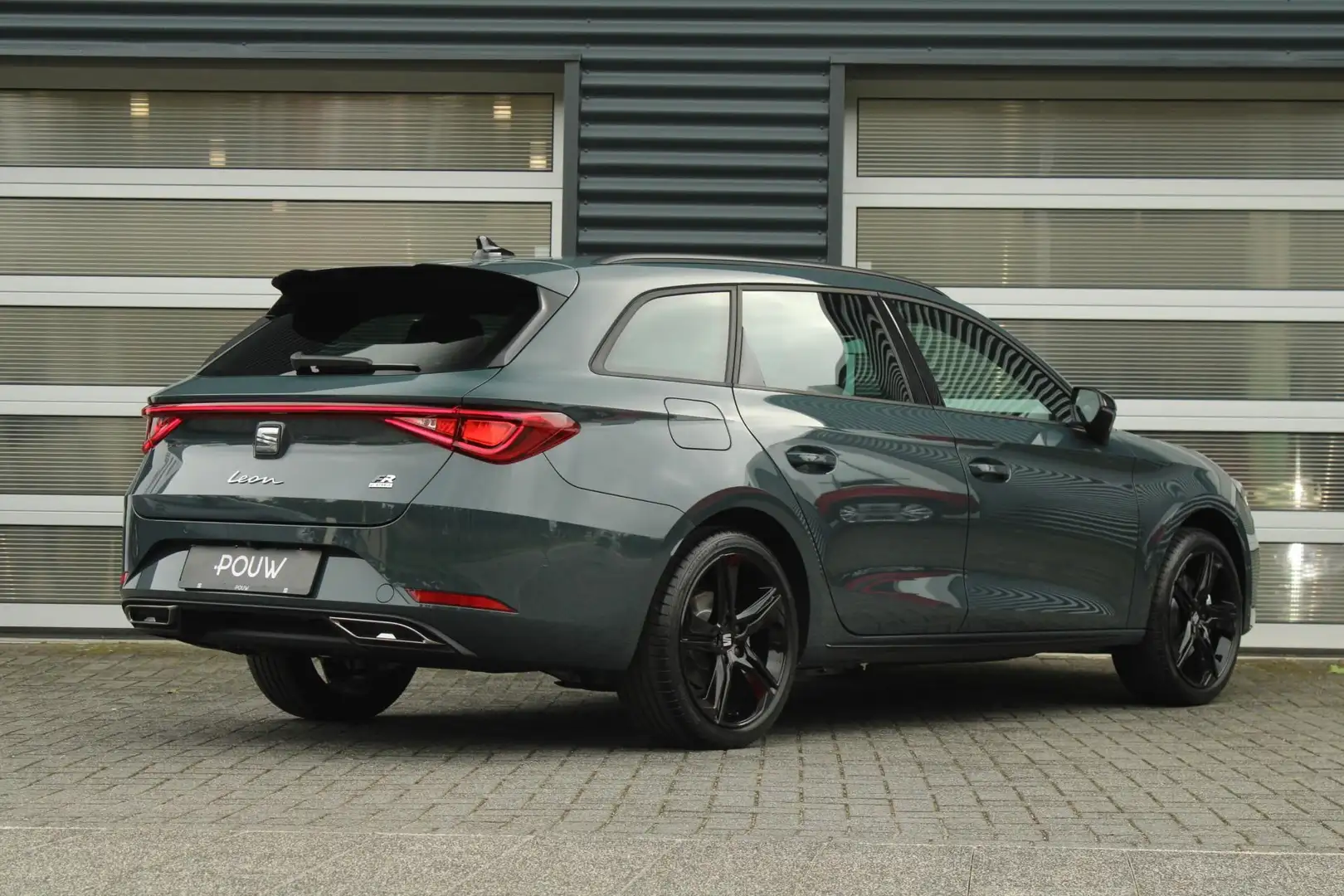 SEAT Leon e-Hybrid Sportstourer 1.5 TSI 204pk FR Business | Black Pac Blu/Azzurro - 2