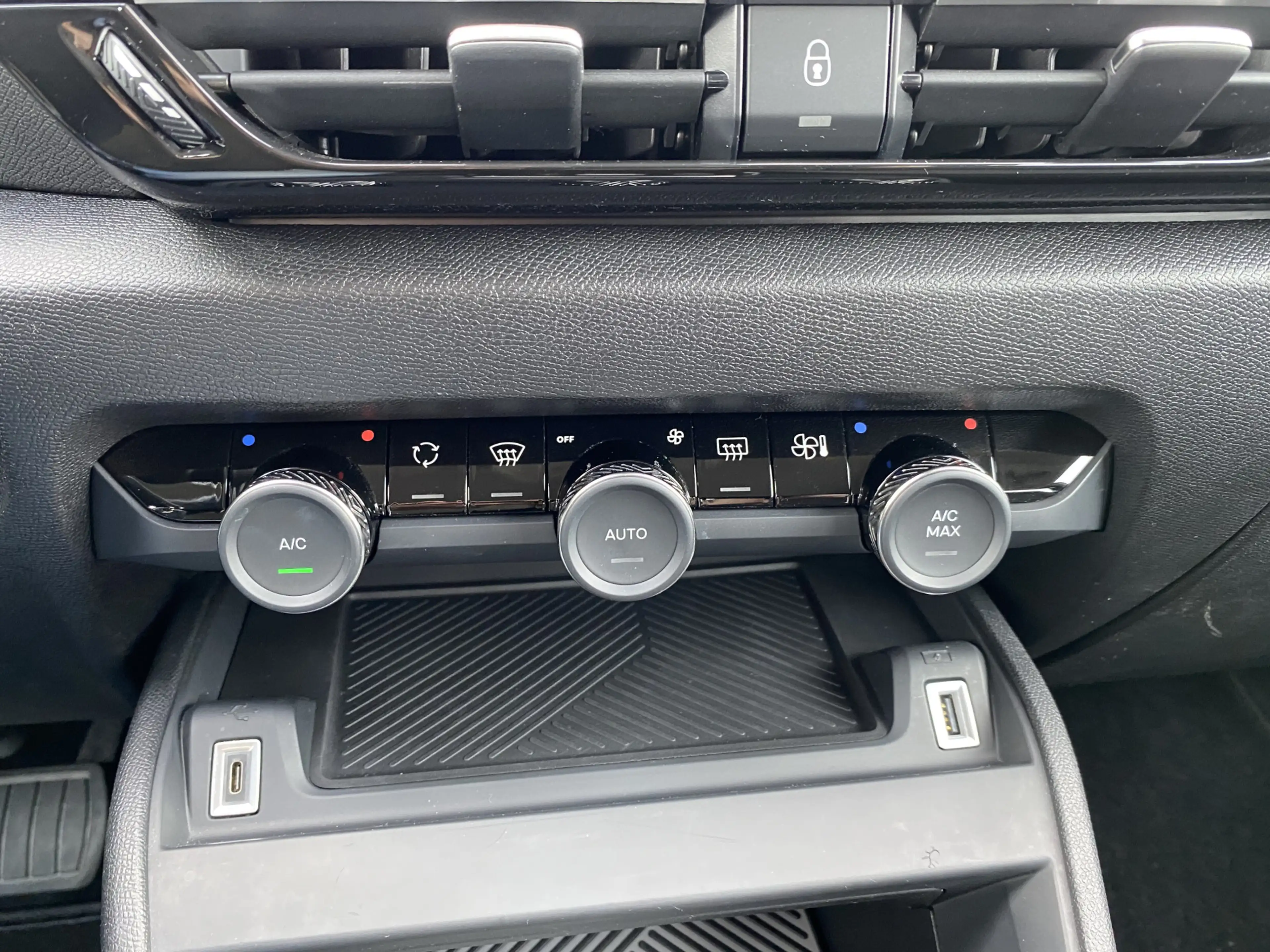 Citroen E-C4 Electric Feel Pack 50 kWh — photo 24