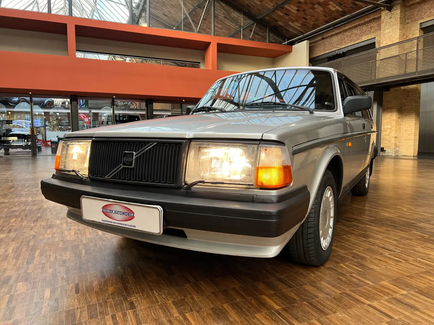 Volvo 240 240 Polar Silber - 2