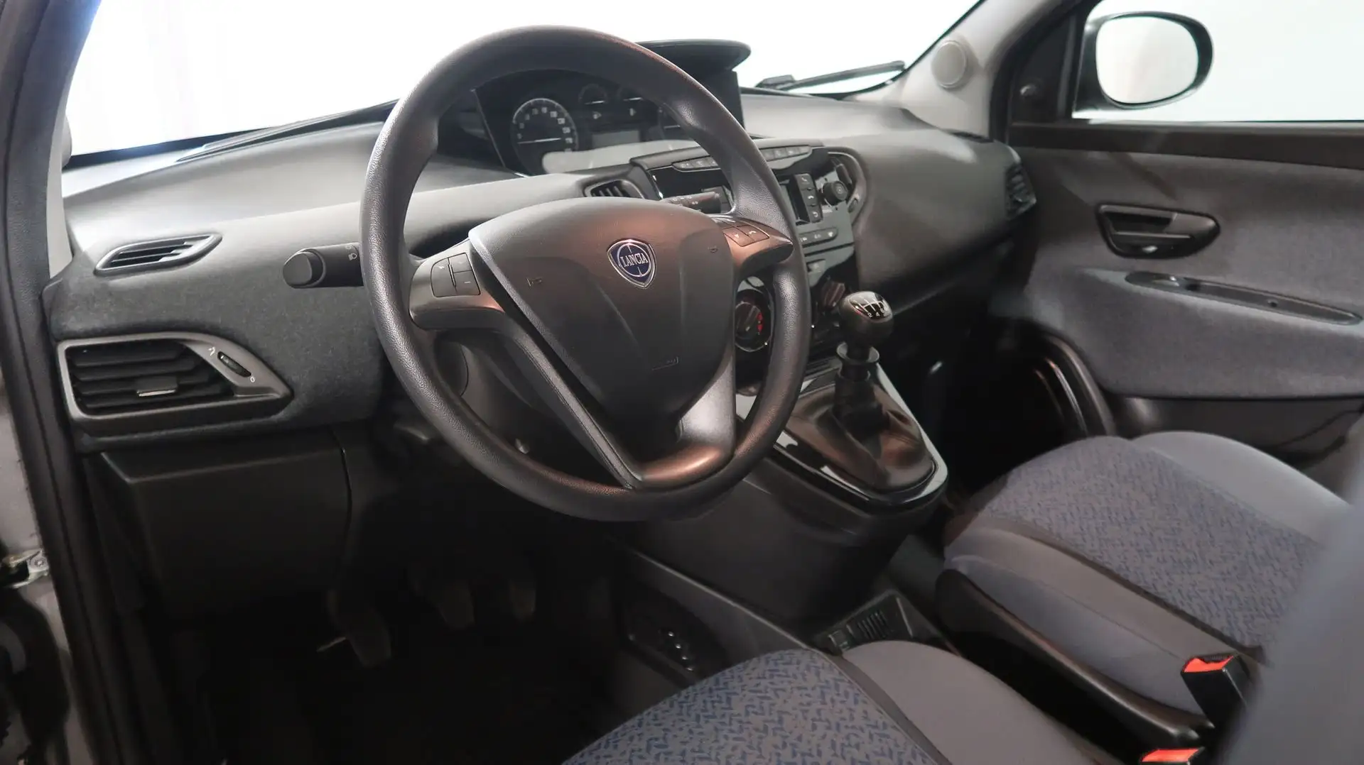Lancia Ypsilon 1.0 FireFly 5 porte S&S Hybrid Silver - 2